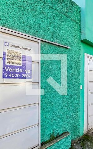 Casa à venda com 285m², 3 quartos e 3 vagas Casa à venda com 285m², 3 quartos e 3 vagasFachada