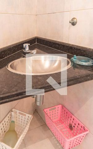 Casa à venda com 285m², 3 quartos e 3 vagas Casa à venda com 285m², 3 quartos e 3 vagasPia