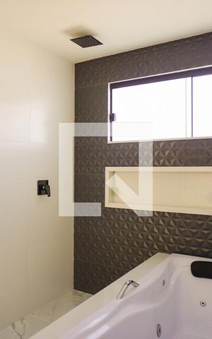 Casa de condomínio à venda com 400m², 5 quartos e 4 vagas Casa de condomínio à venda com 400m², 5 quartos e 4 vagasBanheiro da Suíte 4