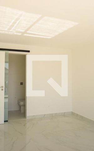 Casa de condomínio à venda com 400m², 5 quartos e 4 vagas Casa de condomínio à venda com 400m², 5 quartos e 4 vagasSuíte 1