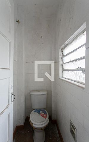 Apartamento à venda com 108m², 2 quartos e sem vaga Apartamento à venda com 108m², 2 quartos e sem vagaBanheiro de Serviço