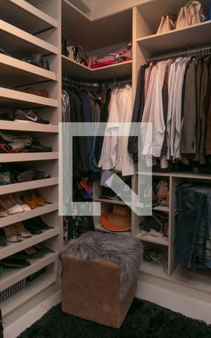 Apartamento à venda com 124m², 2 quartos e 2 vagas Apartamento à venda com 124m², 2 quartos e 2 vagasCloset