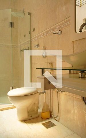Casa à venda com 253m², 3 quartos e 2 vagasBanheiro suíte
