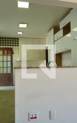 Casa à venda com 253m², 3 quartos e 2 vagasCozinha