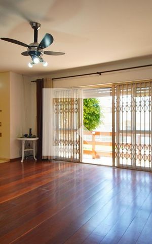 Casa à venda com 253m², 3 quartos e 2 vagasSala