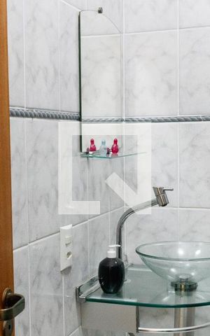 Casa à venda com 101m², 2 quartos e sem vaga Casa à venda com 101m², 2 quartos e sem vagaBanheiro