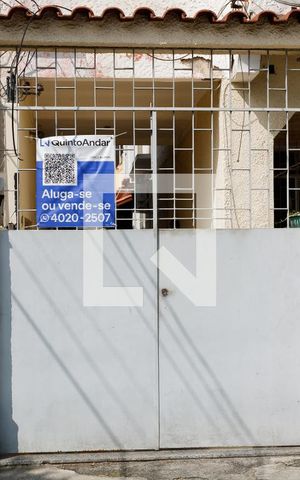 Casa à venda com 101m², 2 quartos e sem vaga Casa à venda com 101m², 2 quartos e sem vagaFachada