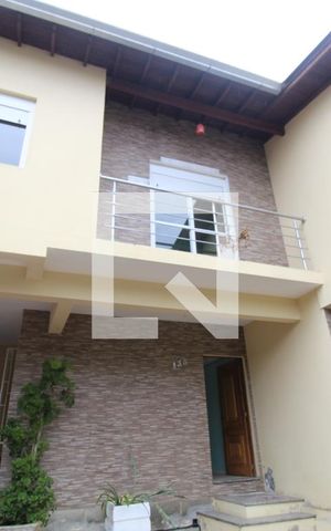 Casa para alugar com 200m², 5 quartos e 4 vagasFachada