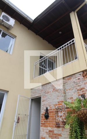 Casa para alugar com 200m², 5 quartos e 4 vagasFachada