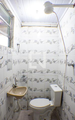 Casa para alugar com 26m², 1 quarto e sem vaga Casa para alugar com 26m², 1 quarto e sem vagaBanheiro