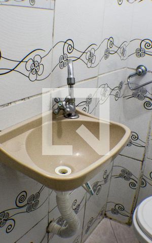 Casa para alugar com 26m², 1 quarto e sem vaga Casa para alugar com 26m², 1 quarto e sem vagaBanheiro