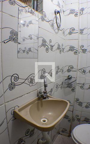 Casa para alugar com 26m², 1 quarto e sem vaga Casa para alugar com 26m², 1 quarto e sem vagaBanheiro
