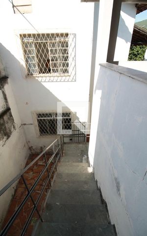 Casa à venda com 450m², 5 quartos e 2 vagasEscada