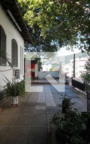 Casa à venda com 450m², 5 quartos e 2 vagasQuintal