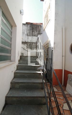 Casa à venda com 450m², 5 quartos e 2 vagasEscada