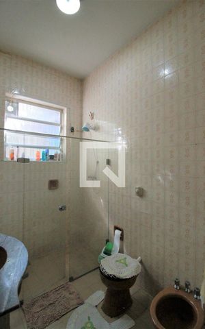 Casa à venda com 450m², 5 quartos e 2 vagasBanheiro 2