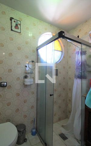 Casa à venda com 450m², 5 quartos e 2 vagasBanheiro 1