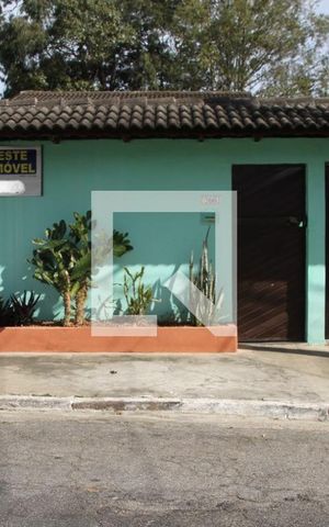 Casa à venda com 350m², 4 quartos e 3 vagasFachada