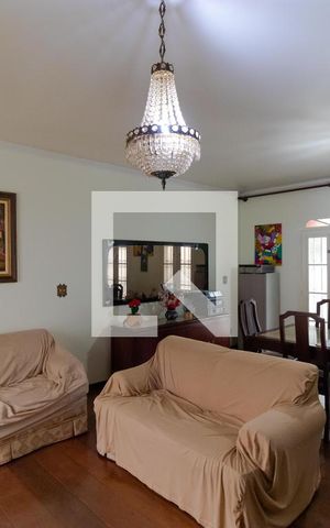 Casa à venda com 363m², 4 quartos e 6 vagas Casa à venda com 363m², 4 quartos e 6 vagasSalas
