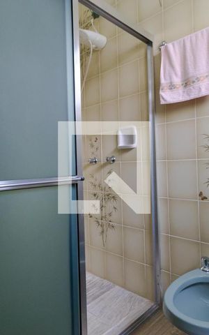 Casa à venda com 363m², 4 quartos e 6 vagas Casa à venda com 363m², 4 quartos e 6 vagasBanheiro da Suíte 01