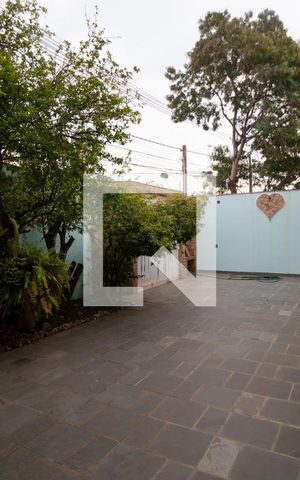 Casa à venda com 363m², 4 quartos e 6 vagas Casa à venda com 363m², 4 quartos e 6 vagasVaranda Frente