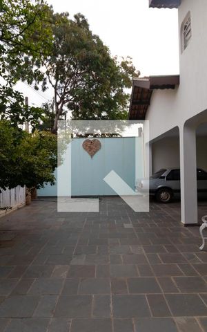 Casa à venda com 363m², 4 quartos e 6 vagas Casa à venda com 363m², 4 quartos e 6 vagasVaranda Frente