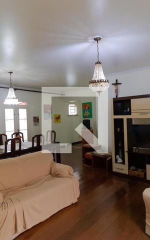 Casa à venda com 363m², 4 quartos e 6 vagas Casa à venda com 363m², 4 quartos e 6 vagasSalas