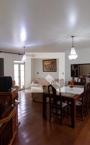Casa à venda com 363m², 4 quartos e 6 vagas Casa à venda com 363m², 4 quartos e 6 vagasSalas
