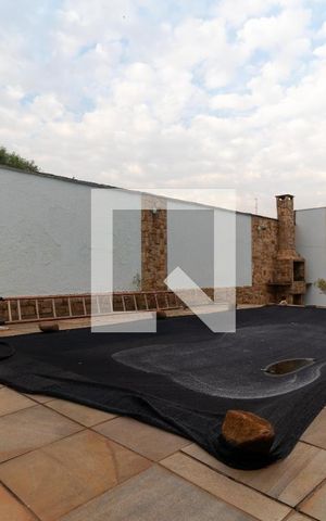Casa à venda com 363m², 4 quartos e 6 vagas Casa à venda com 363m², 4 quartos e 6 vagasPiscina