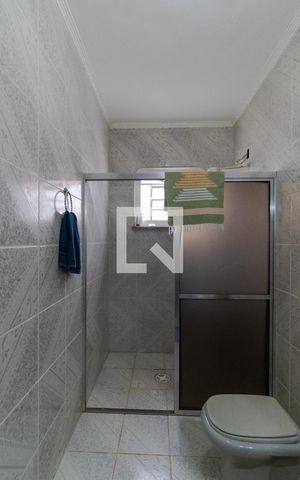 Casa à venda com 363m², 4 quartos e 6 vagas Casa à venda com 363m², 4 quartos e 6 vagasBanheiro 01
