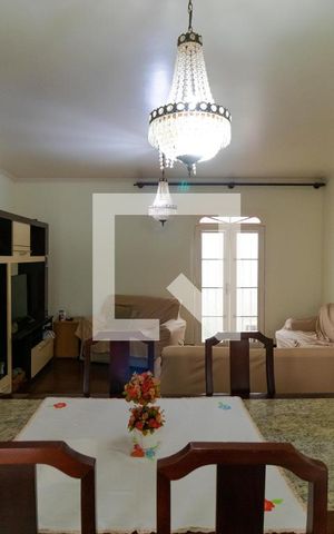 Casa à venda com 363m², 4 quartos e 6 vagas Casa à venda com 363m², 4 quartos e 6 vagasSalas