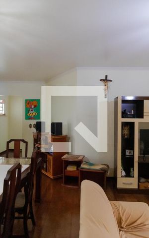 Casa à venda com 363m², 4 quartos e 6 vagas Casa à venda com 363m², 4 quartos e 6 vagasSalas