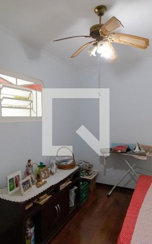 Casa à venda com 363m², 4 quartos e 6 vagas Casa à venda com 363m², 4 quartos e 6 vagasEscritório