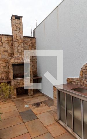 Casa à venda com 363m², 4 quartos e 6 vagas Casa à venda com 363m², 4 quartos e 6 vagasChurrasqueira