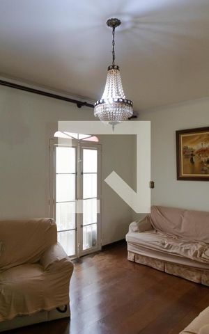 Casa à venda com 363m², 4 quartos e 6 vagas Casa à venda com 363m², 4 quartos e 6 vagasSalas