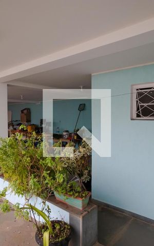 Casa à venda com 363m², 4 quartos e 6 vagas Casa à venda com 363m², 4 quartos e 6 vagasVaranda