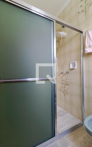 Casa à venda com 363m², 4 quartos e 6 vagas Casa à venda com 363m², 4 quartos e 6 vagasBanheiro da Suíte 01
