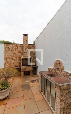 Casa à venda com 363m², 4 quartos e 6 vagas Casa à venda com 363m², 4 quartos e 6 vagasChurrasqueira