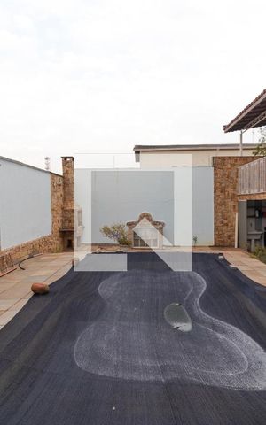 Casa à venda com 363m², 4 quartos e 6 vagas Casa à venda com 363m², 4 quartos e 6 vagasPiscina