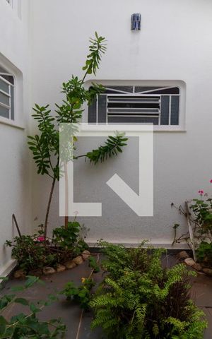 Casa à venda com 363m², 4 quartos e 6 vagas Casa à venda com 363m², 4 quartos e 6 vagasÁrea de Luz