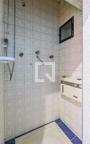 Apartamento à venda com 205m², 3 quartos e 1 vaga Apartamento à venda com 205m², 3 quartos e 1 vagaBanheiro da Suite