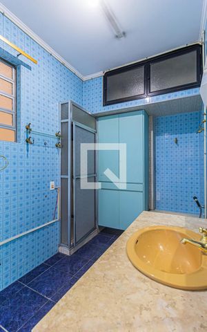 Apartamento à venda com 205m², 3 quartos e 1 vaga Apartamento à venda com 205m², 3 quartos e 1 vagaBanheiro da Suite