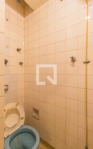 Apartamento à venda com 205m², 3 quartos e 1 vaga Apartamento à venda com 205m², 3 quartos e 1 vagaBanheiro de Serviço