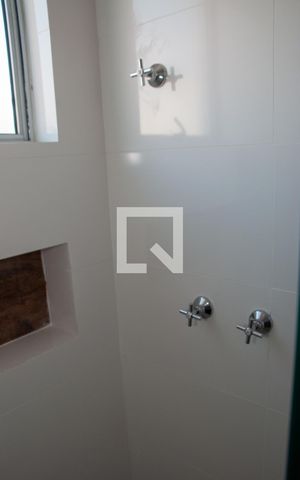 Apartamento para alugar com 58m², 2 quartos e 2 vagas Apartamento para alugar com 58m², 2 quartos e 2 vagasBanheiro