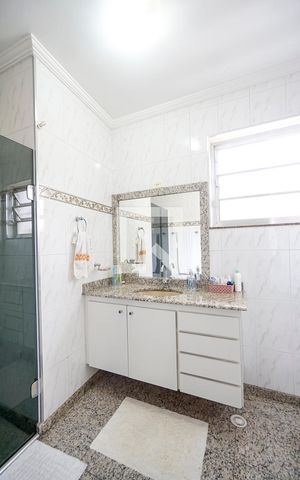 Casa à venda com 320m², 3 quartos e 3 vagas Casa à venda com 320m², 3 quartos e 3 vagasBanheiro social