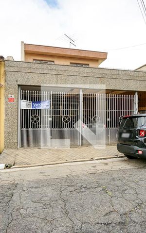 Casa à venda com 320m², 3 quartos e 3 vagas Casa à venda com 320m², 3 quartos e 3 vagasFachada