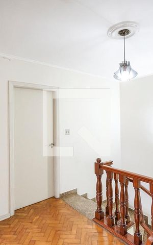Casa à venda com 320m², 3 quartos e 3 vagas Casa à venda com 320m², 3 quartos e 3 vagasHall da escada