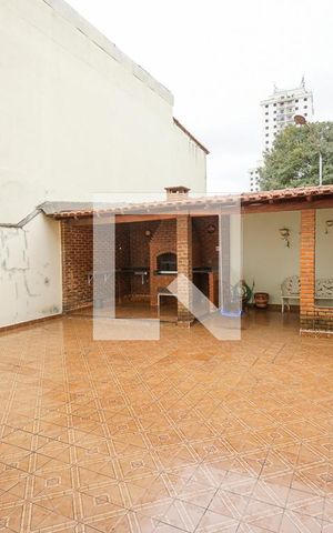 Casa à venda com 320m², 3 quartos e 3 vagas Casa à venda com 320m², 3 quartos e 3 vagasQuintal