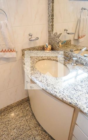 Casa à venda com 320m², 3 quartos e 3 vagas Casa à venda com 320m², 3 quartos e 3 vagasPia