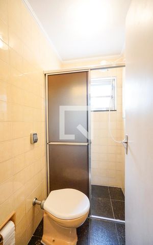 Casa à venda com 320m², 3 quartos e 3 vagas Casa à venda com 320m², 3 quartos e 3 vagasBanheiro de serviço